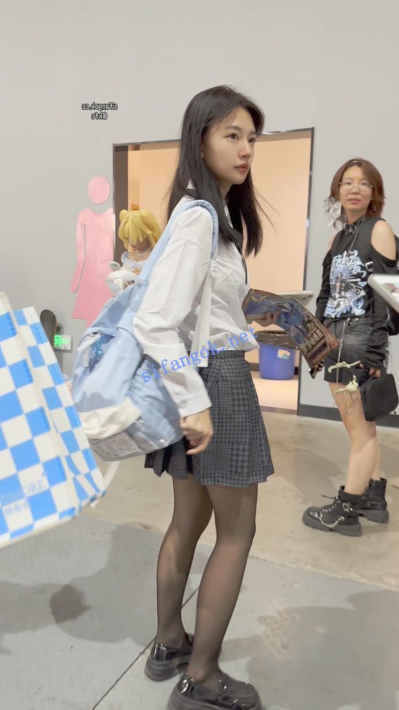 【KFC】制服JK气质学生妹和闺蜜逛街·短裙黑丝袜白内前后CD【1V】【315M】 6 【KFC】制服JK气质学生妹和闺蜜逛街·短裙黑丝袜白内前后CD【1V】【315M】 6