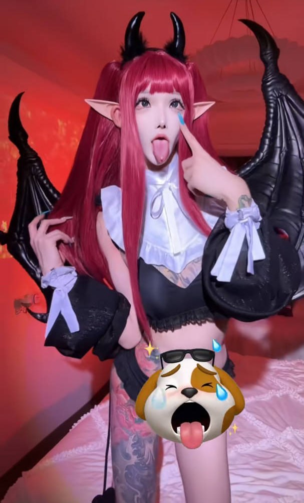 抖音 mo你别哭 1314高价私密视频第十弹 红发小恶魔mia，黑丝脚脸逼同框自慰，求爸爸射进去吧【4V】【176M】 2