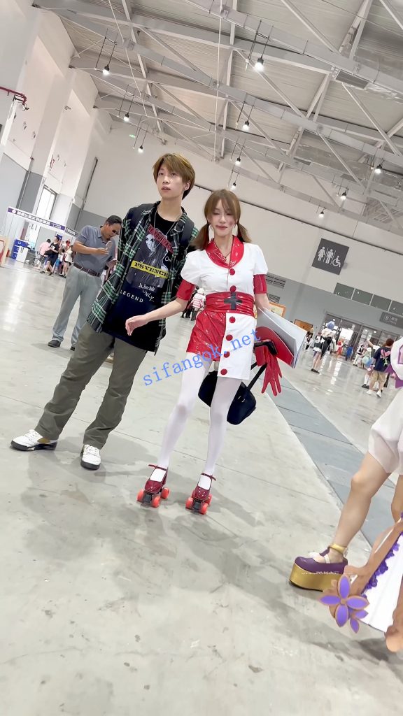 【KFC】新手学妹玩轮滑·一直扭动露出白丝屁股·真怕摔我怀里【1V】【517M】 8 【KFC】新手学妹玩轮滑·一直扭动露出白丝屁股·真怕摔我怀里【1V】【517M】 8