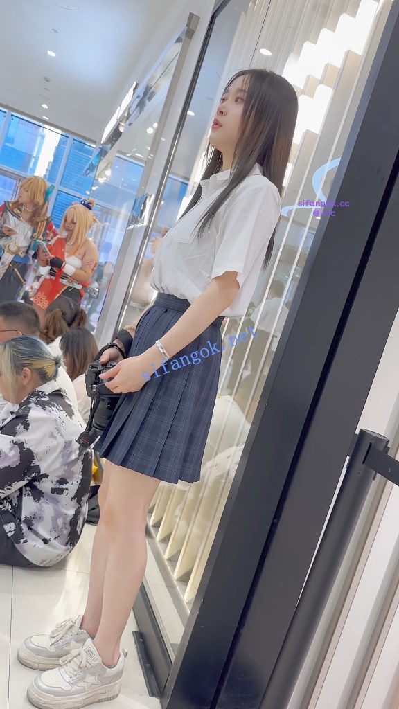 【KFC】JK制服摄影师·翘起屁股专注拍摄·粉色窄内也在被我拍【1V】【1.46G】 13 【KFC】JK制服摄影师·翘起屁股专注拍摄·粉色窄内也在被我拍【1V】【1.46G】 13