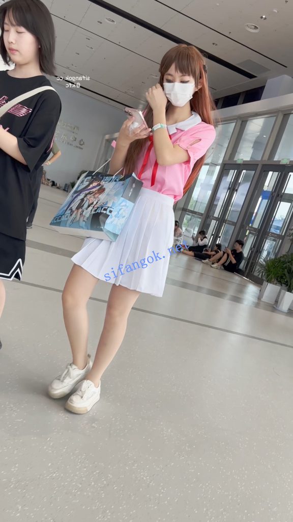 【KFC】短裙学生妹和闺蜜逛街·身材高挑·肉色丝袜灰色窄内【1V】【1.25G】 4 【KFC】短裙学生妹和闺蜜逛街·身材高挑·肉色丝袜灰色窄内【1V】【1.25G】 4