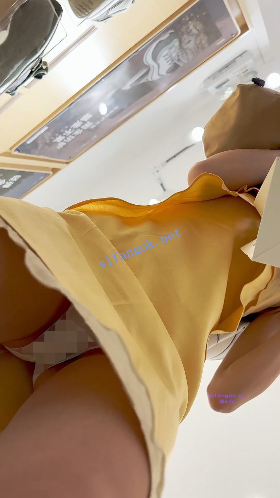 【KFC】靓女和男友逛街·打打闹闹满街撒狗粮·长裙白色内内【1V】【243M】 9