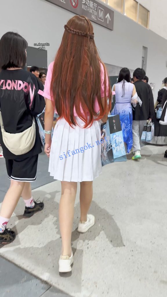 【KFC】短裙学生妹和闺蜜逛街·身材高挑·肉色丝袜灰色窄内【1V】【1.25G】 8 【KFC】短裙学生妹和闺蜜逛街·身材高挑·肉色丝袜灰色窄内【1V】【1.25G】 8