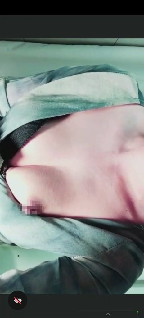 网红 Q币逗逗-3 气质美女 上面正常直播 下面插B 高潮喷水【2V】【439M】 17