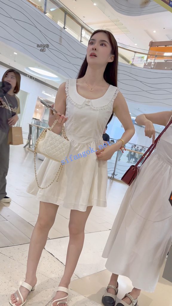 【KFC】吊带长裙少妇逛街·看不懂为啥穿透明安全裤半透内【1V】【361M】 2 【KFC】吊带长裙少妇逛街·看不懂为啥穿透明安全裤半透内【1V】【361M】 2