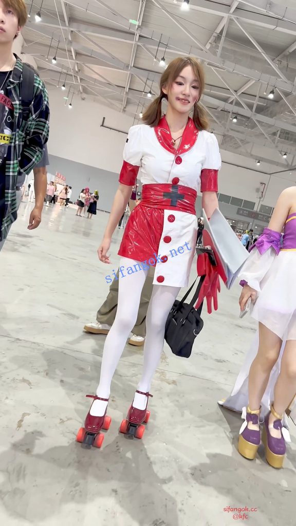 【KFC】新手学妹玩轮滑·一直扭动露出白丝屁股·真怕摔我怀里【1V】【517M】 13 【KFC】新手学妹玩轮滑·一直扭动露出白丝屁股·真怕摔我怀里【1V】【517M】 13