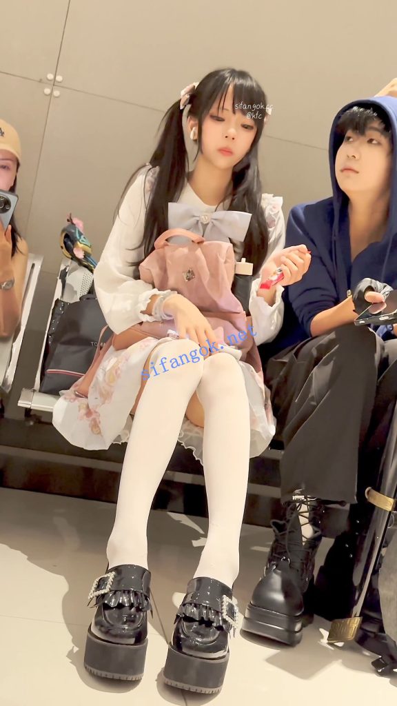 【KFC】超美的双马尾萝莉逛街·甜妹风白色过膝袜白内前后CD【1V】【457M】 3 【KFC】超美的双马尾萝莉逛街·甜妹风白色过膝袜白内前后CD【1V】【457M】 3