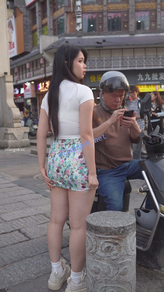 (BC-AA-659)包臀裙大胸肉臀小姐姐..内裤夹进屁股缝没抠出来【1V】【332M】 2