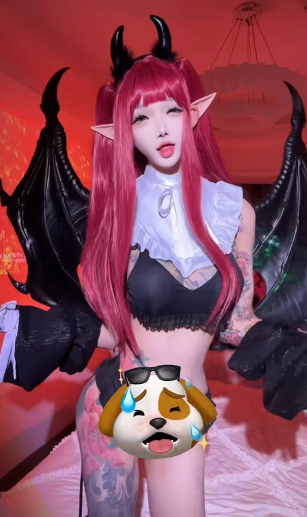 抖音 mo你别哭 1314高价私密视频第十弹 红发小恶魔mia，黑丝脚脸逼同框自慰，求爸爸射进去吧【4V】【176M】 3