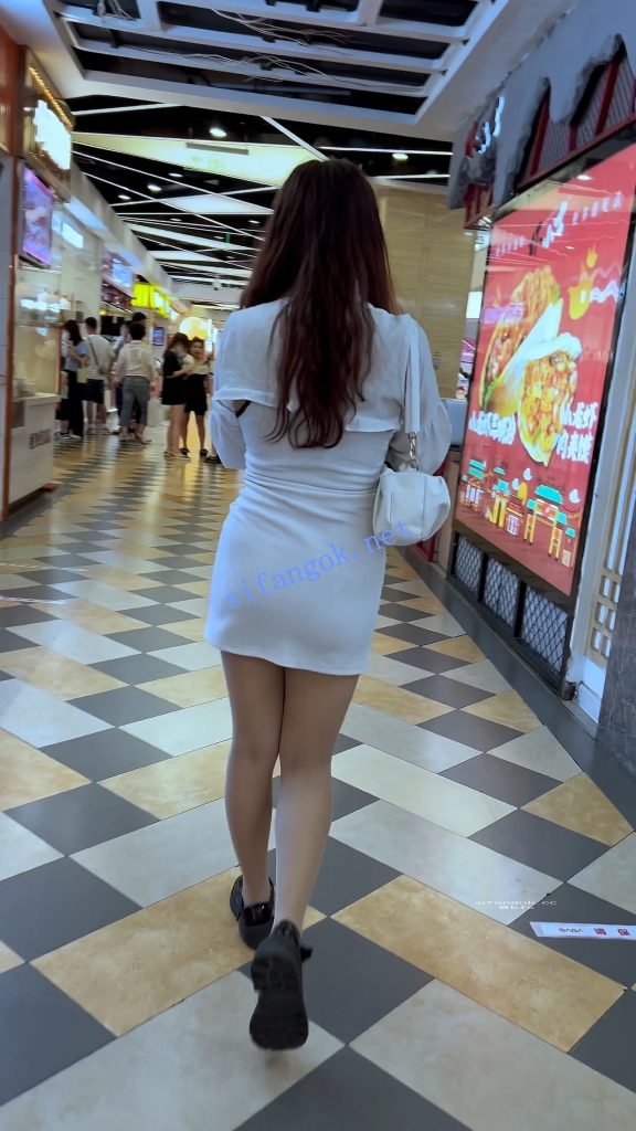 【KFC】包臀裙骚货独自吃小吃·肉丝袜白内直接放在两腿间CD【1V】【1.19G】 4