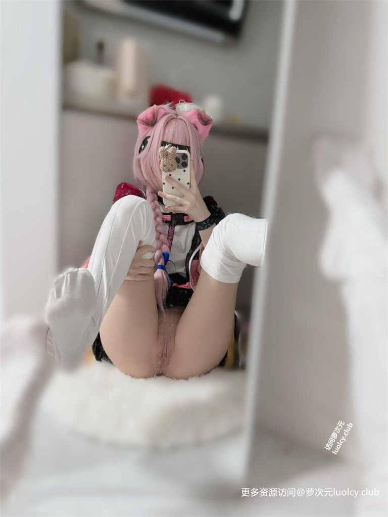 现实是宅@1Kuto3 – 【288门槛】14分钟 金主视频通话自慰 【41P1V-1.17G】 10