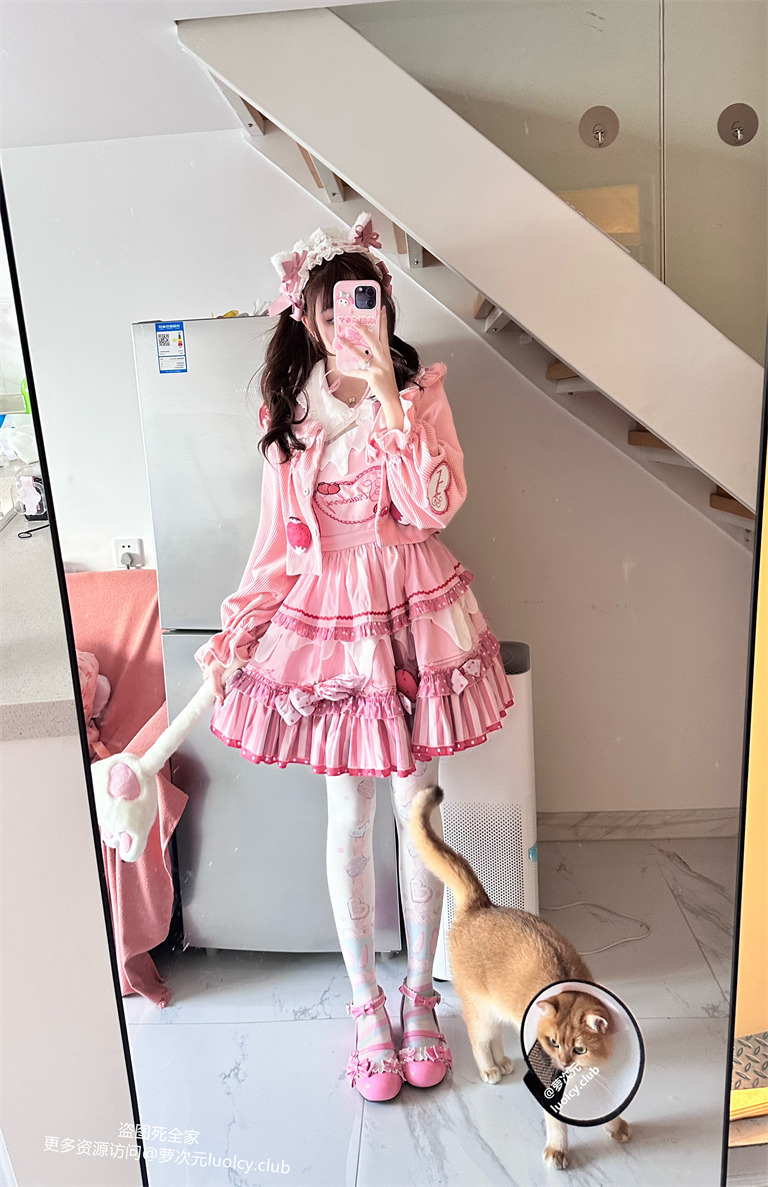 笨蛋瑶瑶 – 【399门槛】17分钟 顶级大奶白虎萝莉 白丝自慰 【203P5V-1.94G】 18