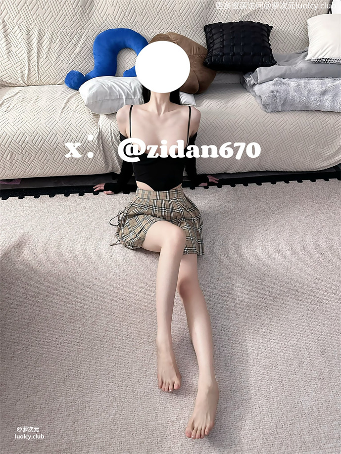 紫蛋@zidan670 – 新作 10分钟 新档天生炮架粉丝们的性奴 【21P1V-577MB】 2