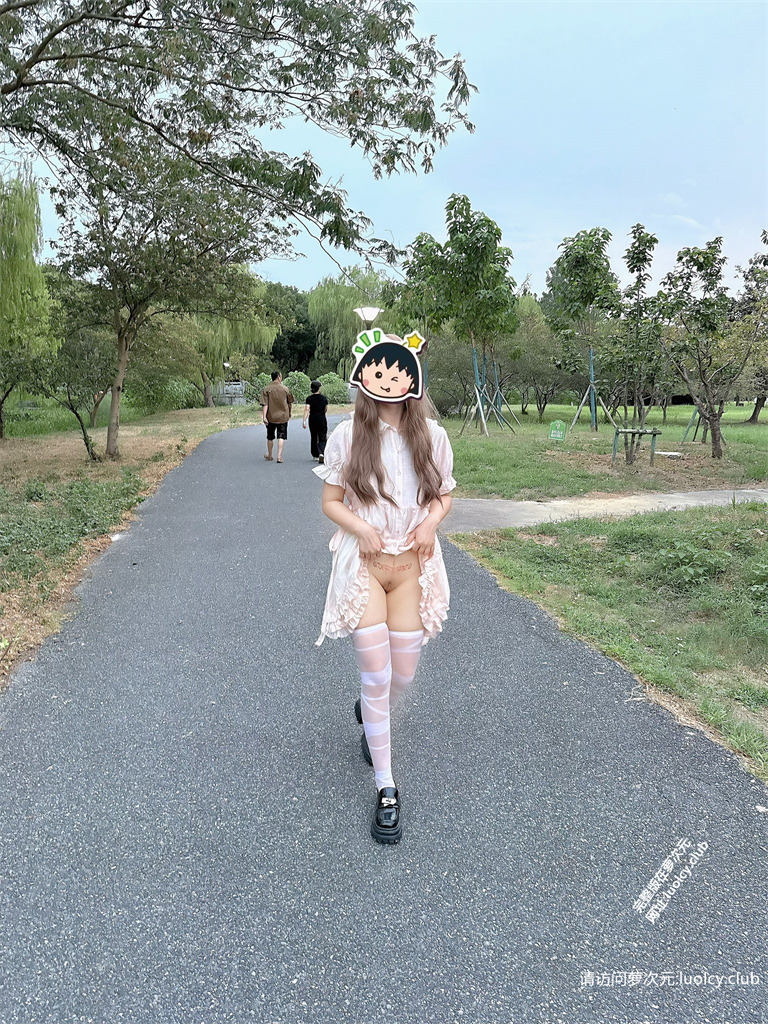 西萌工作室 – 【萝莉柚柚】40分钟 露脸定制 公寓露出商场 【16P4V-5.99G】 5